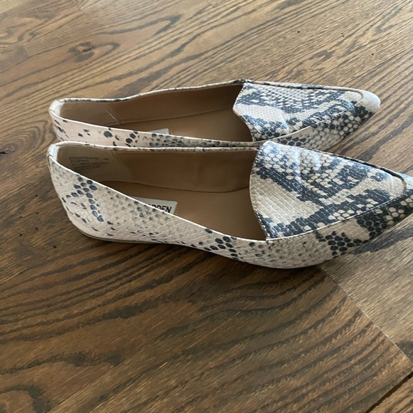 Steve Madden flats - Picture 2 of 4